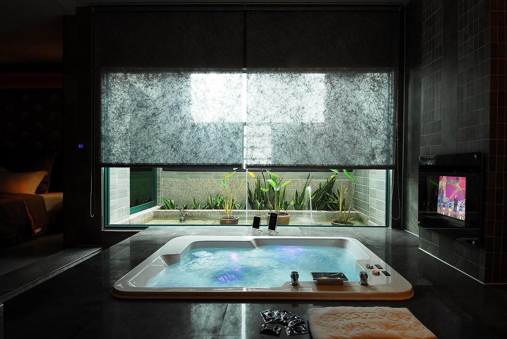 All-Ur Boutique Motel -Chia Yi Branch Чиай Сити Стая снимка