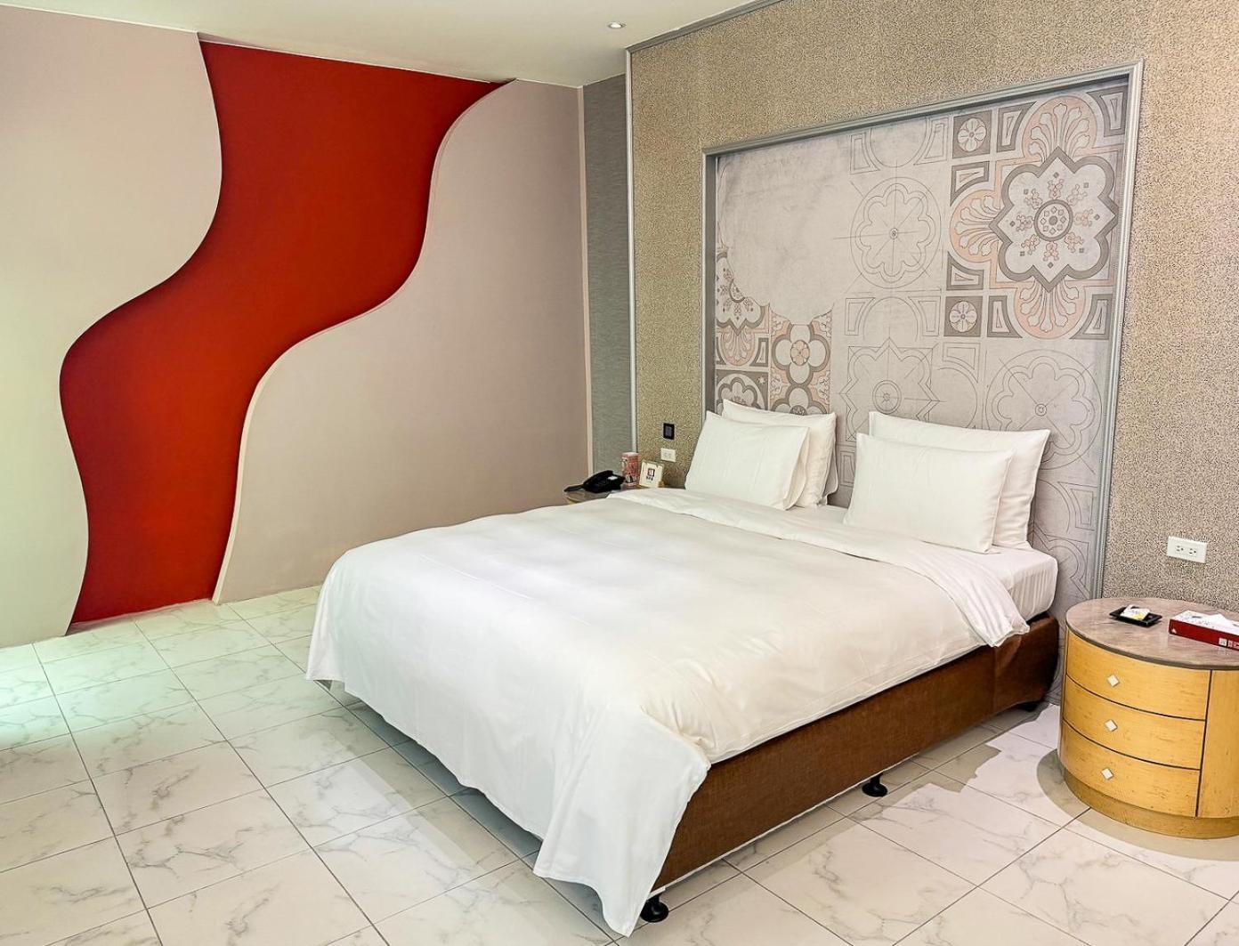 All-Ur Boutique Motel -Chia Yi Branch Чиай Сити Екстериор снимка