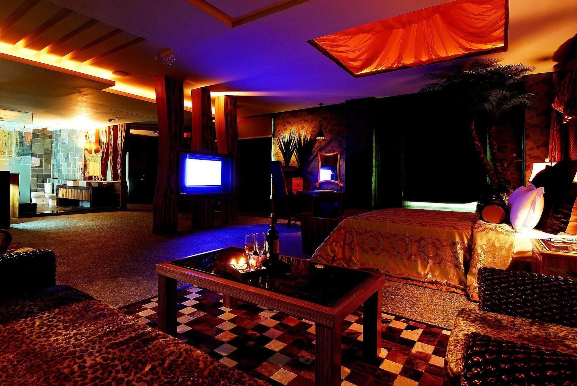 All-Ur Boutique Motel -Chia Yi Branch Чиай Сити Екстериор снимка