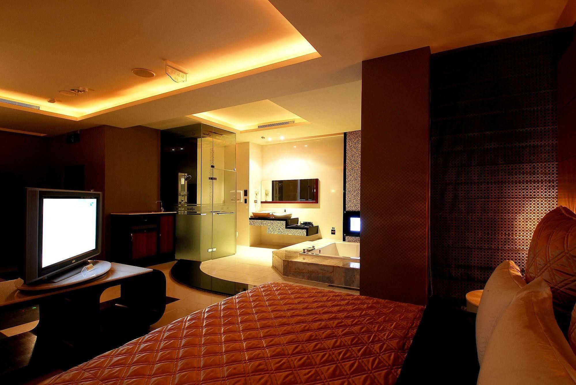 All-Ur Boutique Motel -Chia Yi Branch Чиай Сити Екстериор снимка