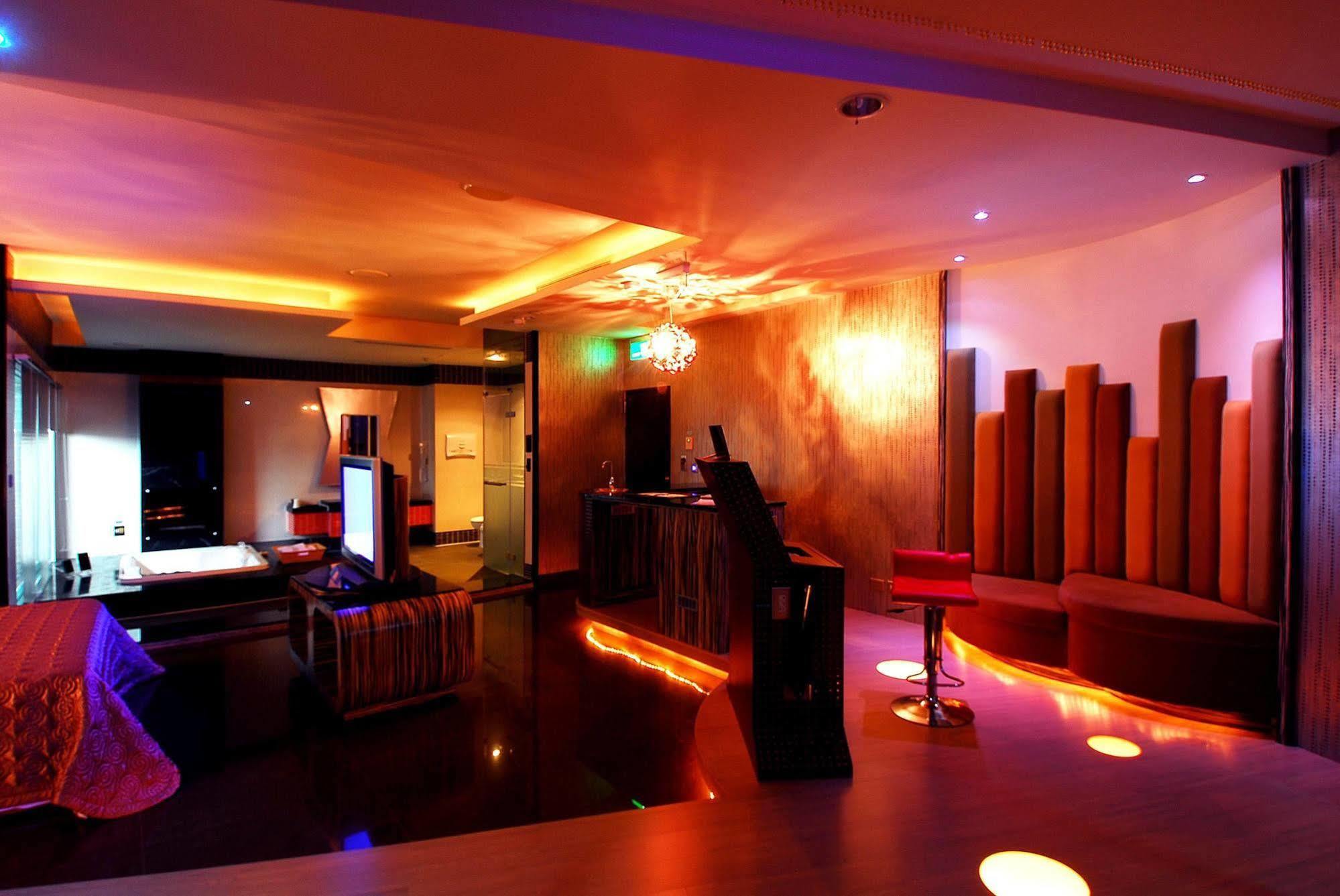 All-Ur Boutique Motel -Chia Yi Branch Чиай Сити Екстериор снимка