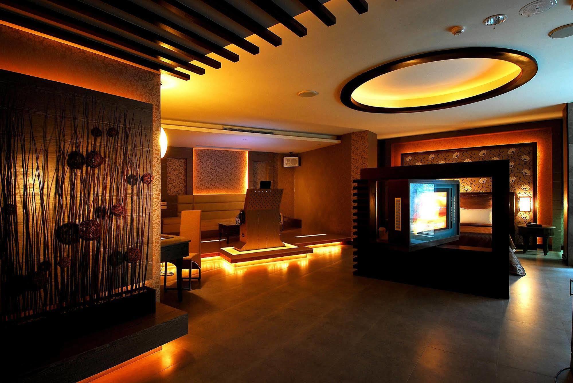 All-Ur Boutique Motel -Chia Yi Branch Чиай Сити Екстериор снимка