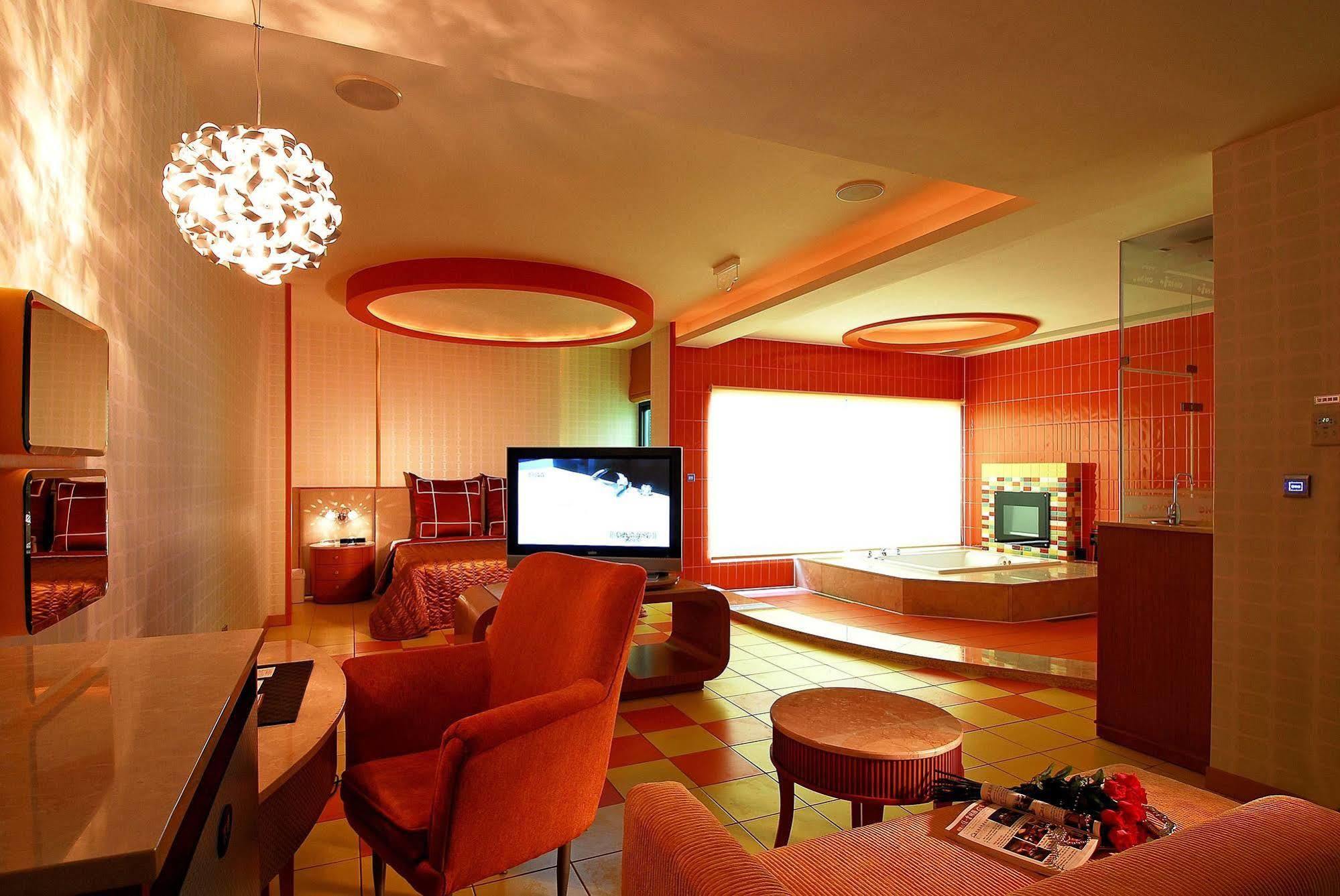 All-Ur Boutique Motel -Chia Yi Branch Чиай Сити Екстериор снимка