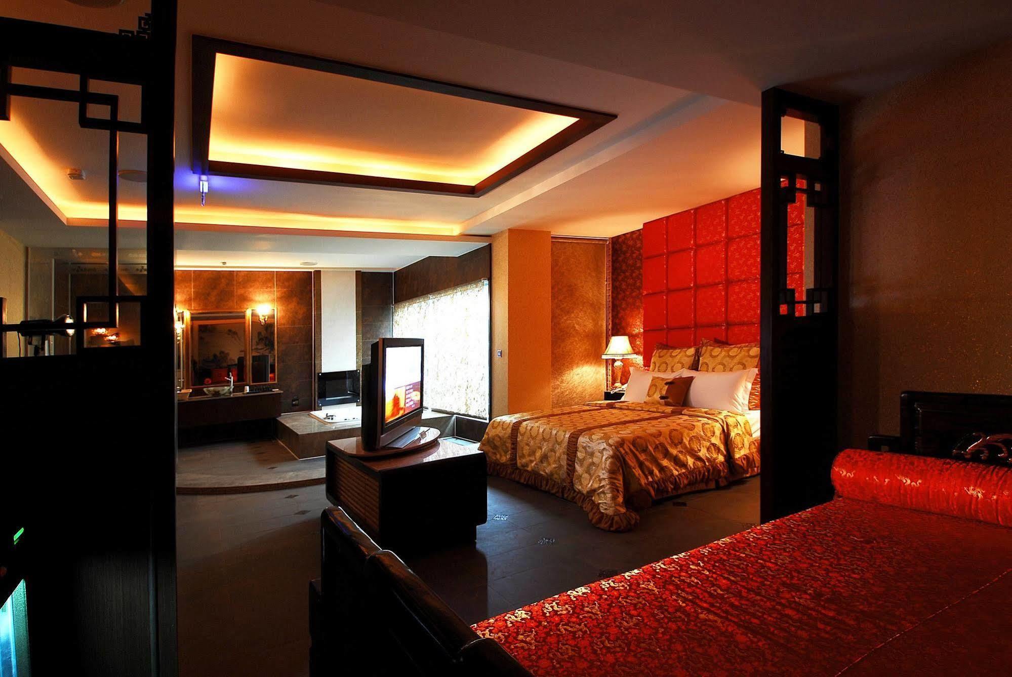 All-Ur Boutique Motel -Chia Yi Branch Чиай Сити Екстериор снимка